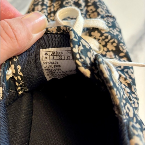 Gap Kids Floral Sneakers - Picture 2 of 5